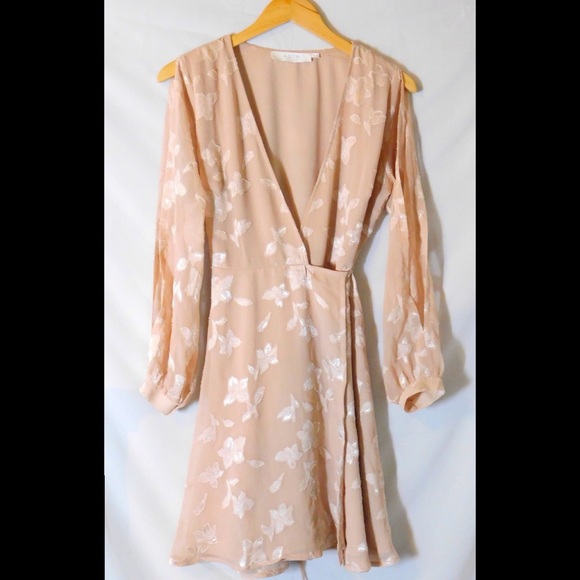 ASTR The Label Champagne Rose Burnout Floral Wrap Mini Dress Size Small - Picture 3 of 12